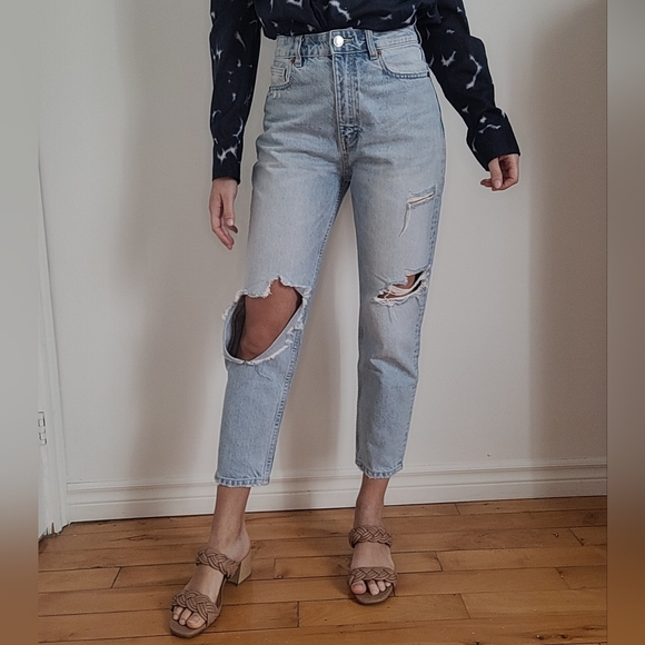 ZARA BLUE DISTRESSED  HIGH WAIST MOM JEANS - Picture 1 of 4